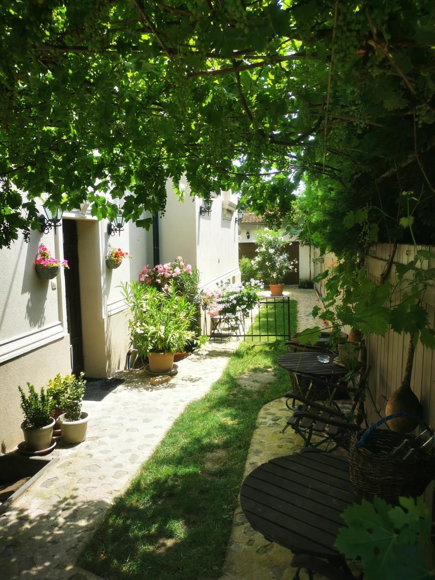 Kuria With Free Parking Apartman Budapest